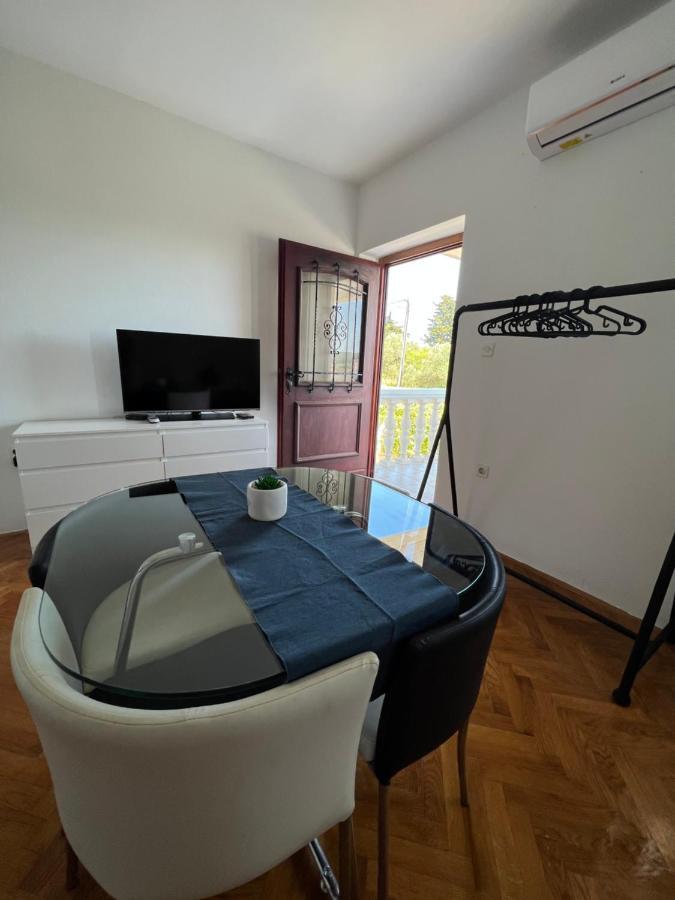 Apartments Antolkovic Ugljan Exterior photo
