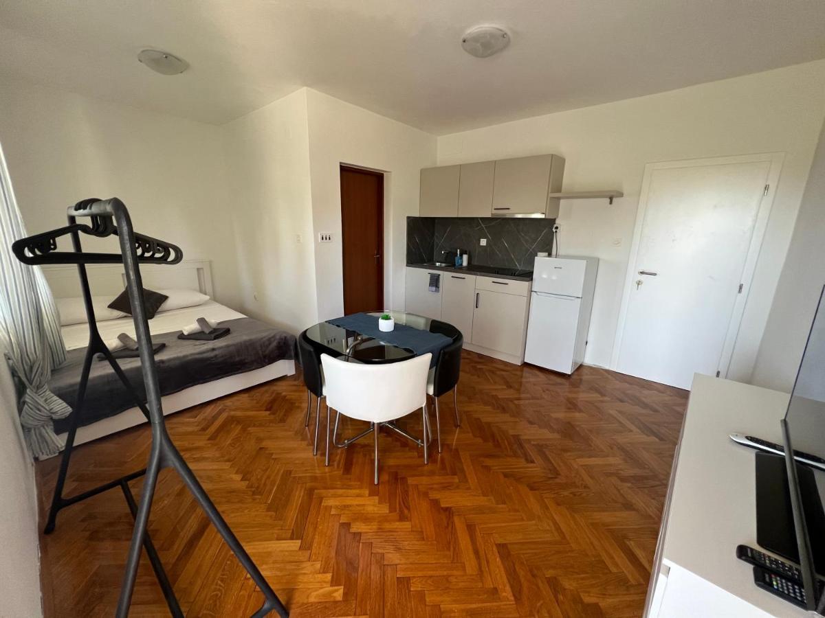 Apartments Antolkovic Ugljan Exterior photo