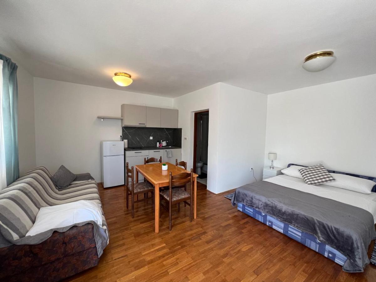 Apartments Antolkovic Ugljan Exterior photo