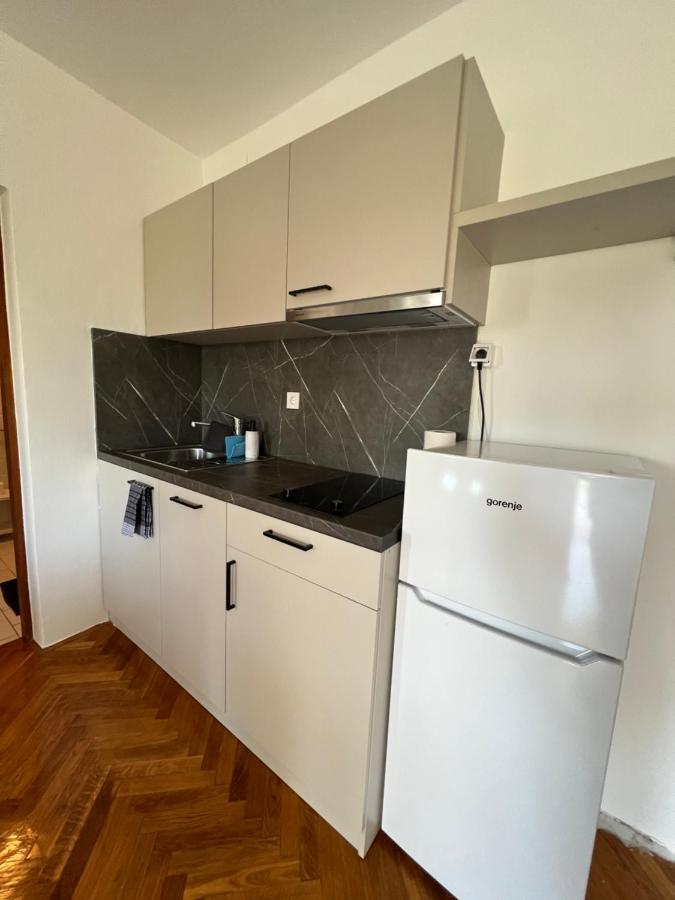 Apartments Antolkovic Ugljan Exterior photo